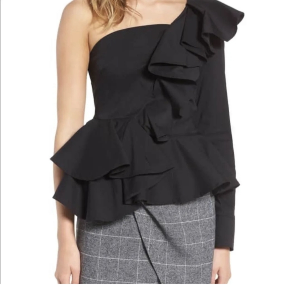 Leith One Shoulder Asymmetrical peplum Shirt. Black top, back zip, Size L large